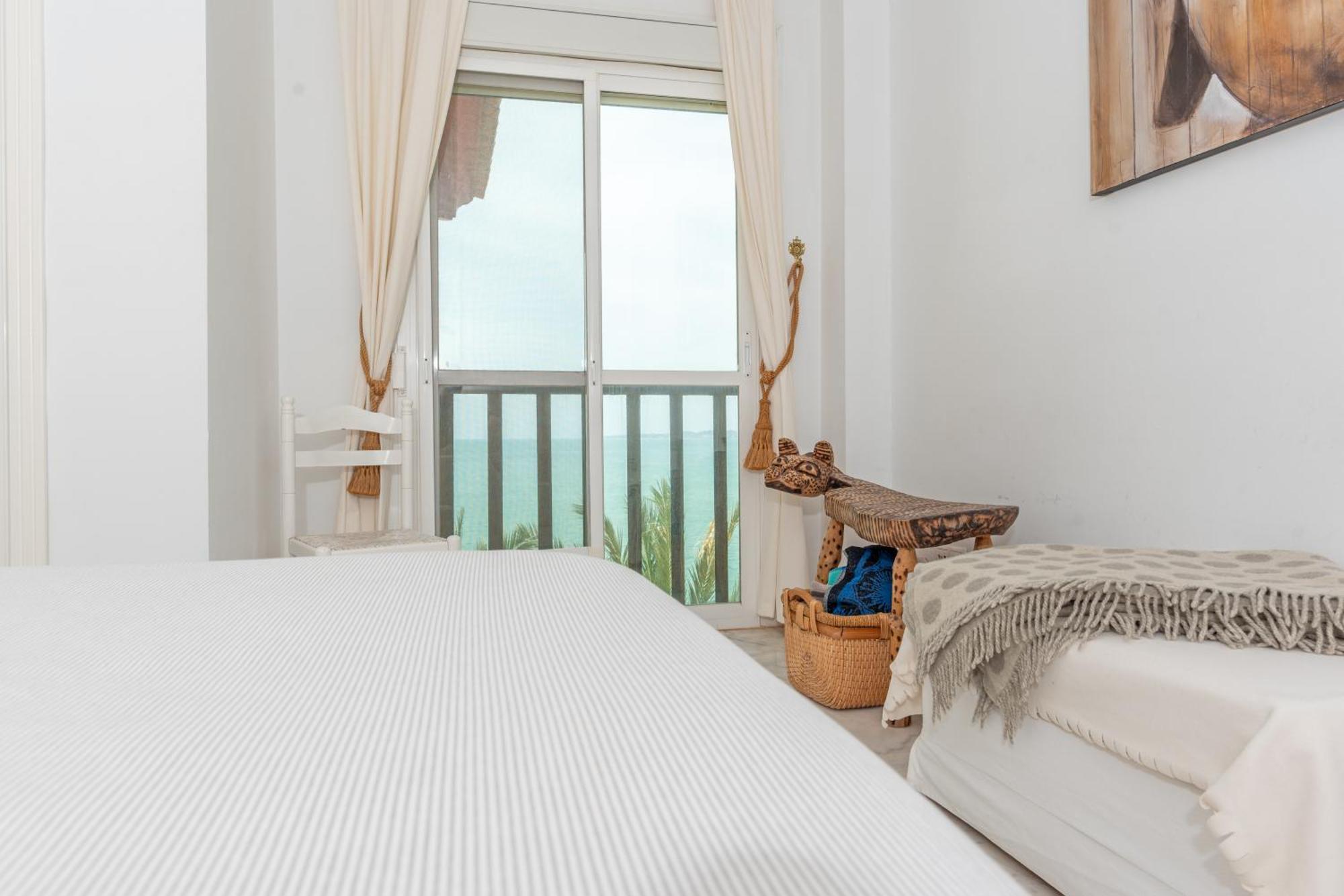 Torrequebrada Beachfront Apartment, Costa Del Sol Lejlighed *