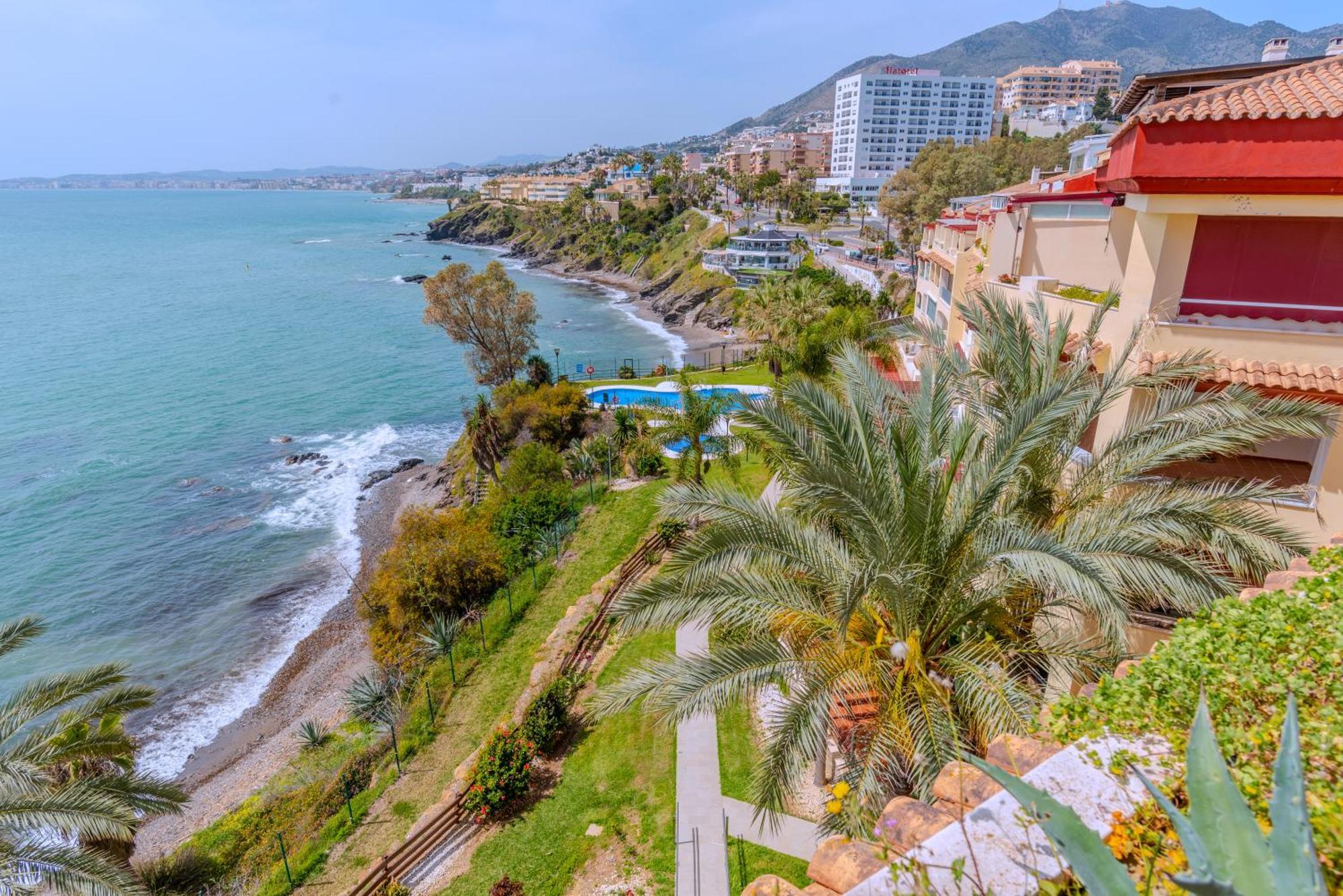 Torrequebrada Beachfront Apartment, Costa Del Sol Lejlighed *