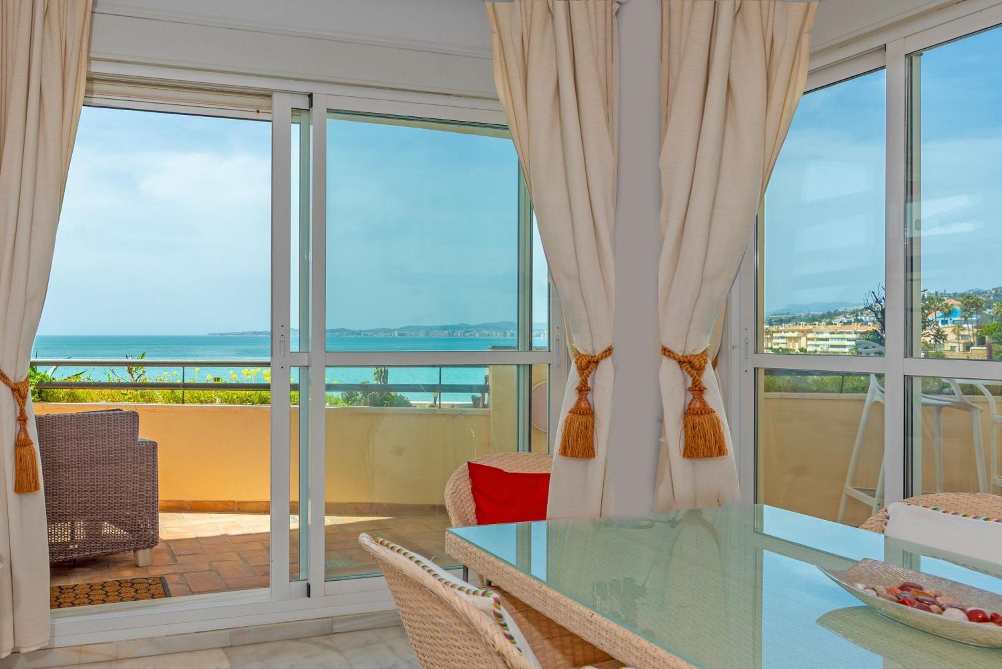 Torrequebrada Beachfront Apartment, Costa Del Sol Benalmadena