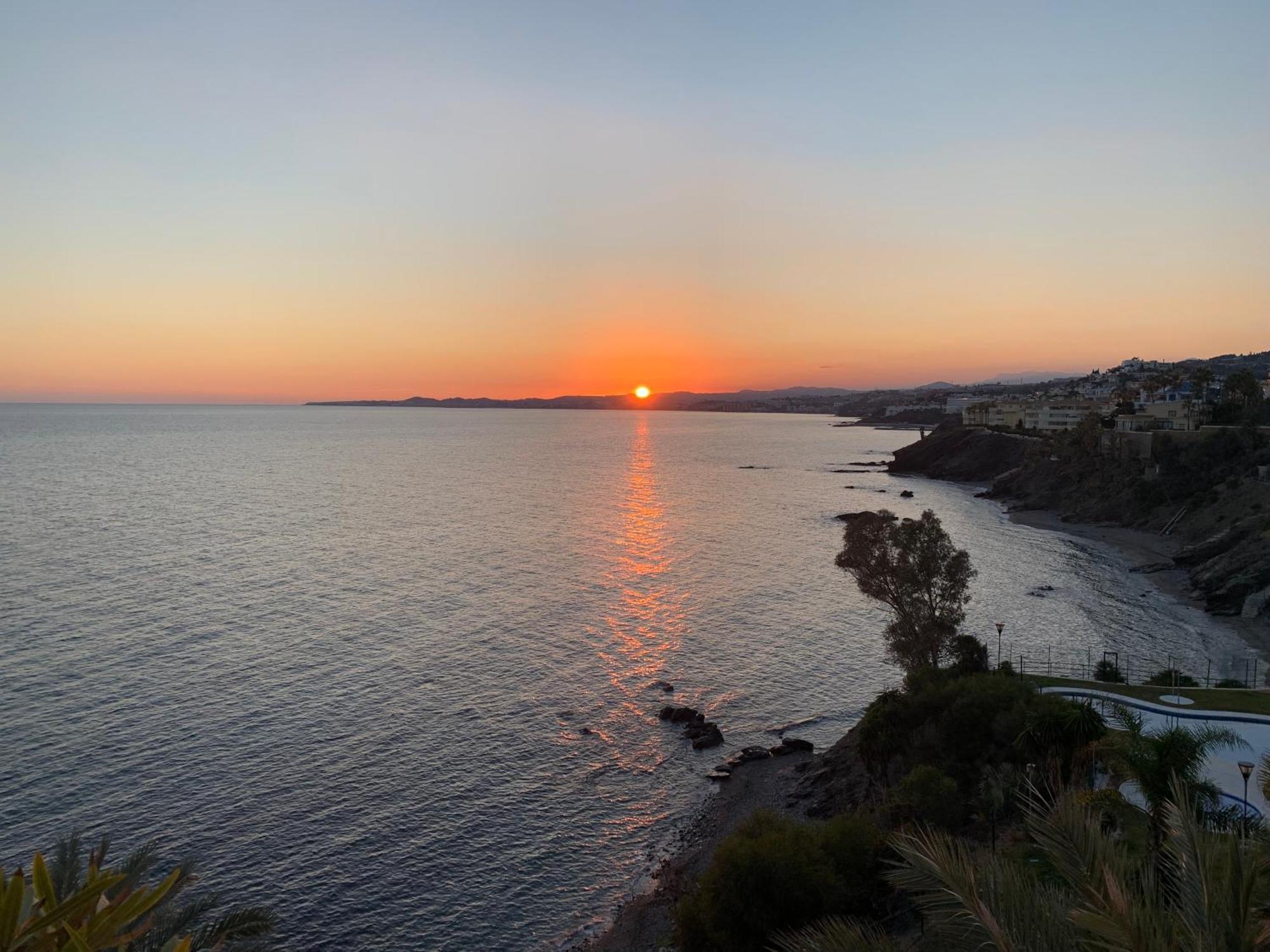 Torrequebrada Beachfront Apartment, Costa Del Sol * Benalmadena