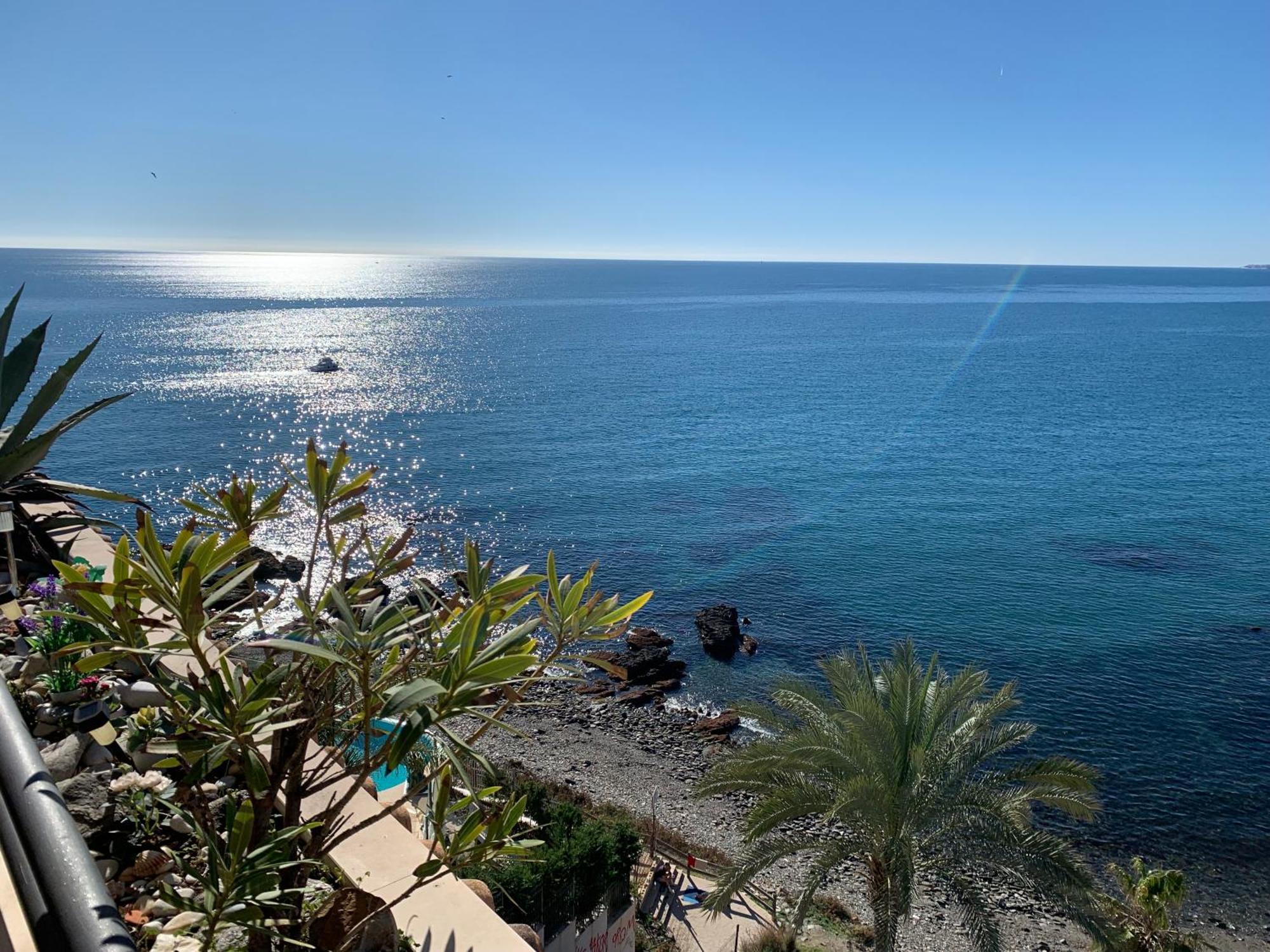 Torrequebrada Beachfront Apartment, Costa Del Sol